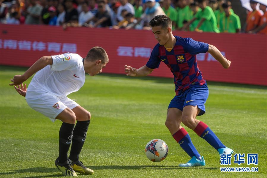 (体育)(4)足球——西甲希望杯中国(昆明)赛开赛