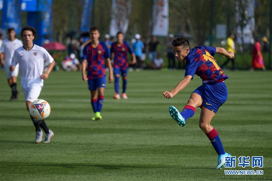 (体育)(5)足球——西甲希望杯中国(昆明)赛开赛