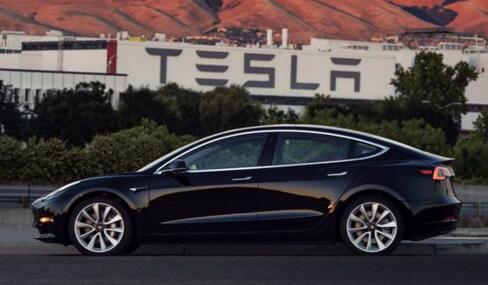 ��˹����һ��Model 3������������������ļ���  �����ա��ع�