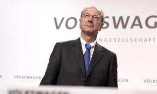 ���ڼ��»���ϯ����˾�п�������һλ�ⲿ��ʿ����������ϯִ�й�