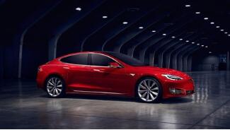 ��˹���Զ�������ʻAutopilot·�ںη�