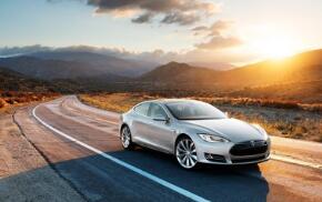 ��˹����Model X��ͨ�¹��� Autopilot���ܴ��ڿ���״̬