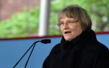 ��ʢ����ί��ԭ�����ѧУ��Ϊ������Ů�Զ���