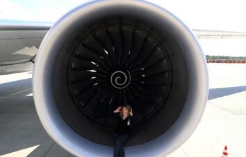 �ɻ��������칫˾�޶�˹-����˹�ƻ��ڷ��г��⳵�г����