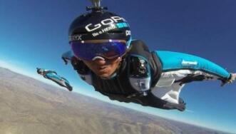 GoPro���ļ���Ӫ��Ϊ3.77����Ԫ  ������Ϊ3200����Ԫ
