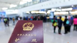 ���Ͻ��𲽸�����ǩ�뾳��Ա30������ͣ������