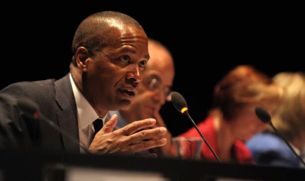 Alphabet�Ķ��»����ڵ���߹���Ա֮�䲻�ʵ��Ĺ�ϵ