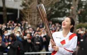 ��ý���Ƴٶ������˻�ֱ�Ӿ�����ʧԼΪ60����Ԫ