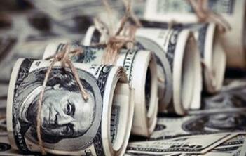 4��27�գ�����Ҷ���Ԫ�м�۱�7.0703���ϵ�100��