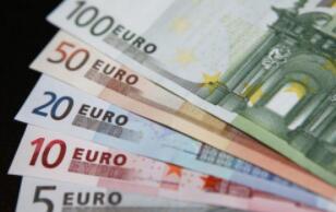 �밶����ң�CNH������Ԫ����ʱ��04:59��7.0764Ԫ