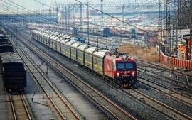 ��ͨ��ݣ�11�¿�ݷ���ҵ������ͬ���½�13.37%