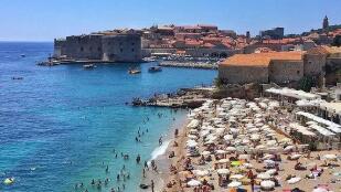 ����Ԥ����޵���2020�꾭���½�8.6%