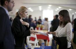 ����2��ְλ��ȱ����������࣬����Ա����Ը��ְ����С������