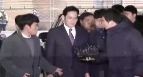 �������ǵ��Ӹ��᳤�����F��׼����