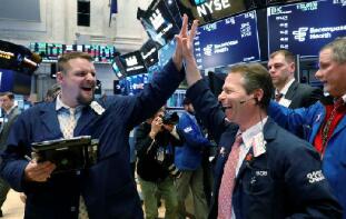 1��3��ŦԼ���������ָ���ǣ�����˹ָ���ͱ���500���¸ߣ�ƻ����ֵͻ��3����