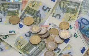 �̶˼�ծ�����ʵ���ͻ��  ���ô�10���ڻ�׼��ծ�����ʵ�3.5������