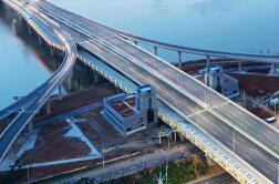 1����4������½����ͨ���������˰��з��ͻ���ͬ������44.5%