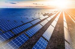 �ϰ�������ҵʵ�ָ�����������Ʒ���ڶ�ͬ������113%