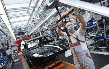 �¹�8������ҵ���������½�2.4%