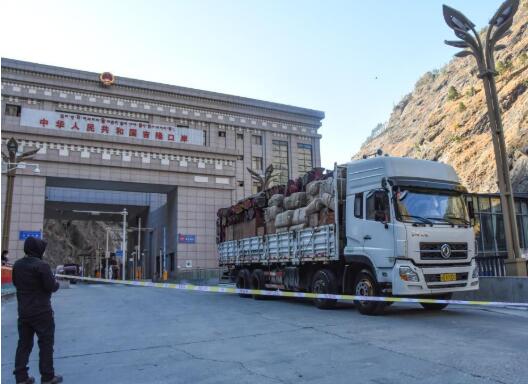 ���ؼ�¡�ڰ��ָ�˫��ó��