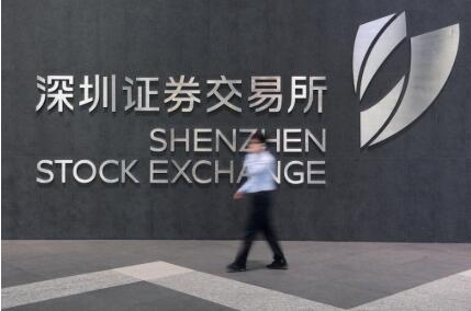 �������ҵ��107�ҹ�˾����¶���걨��ҵ���챨 ƽ��Ӫ������24.41%